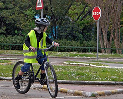 los niños en bicicleta y el transito